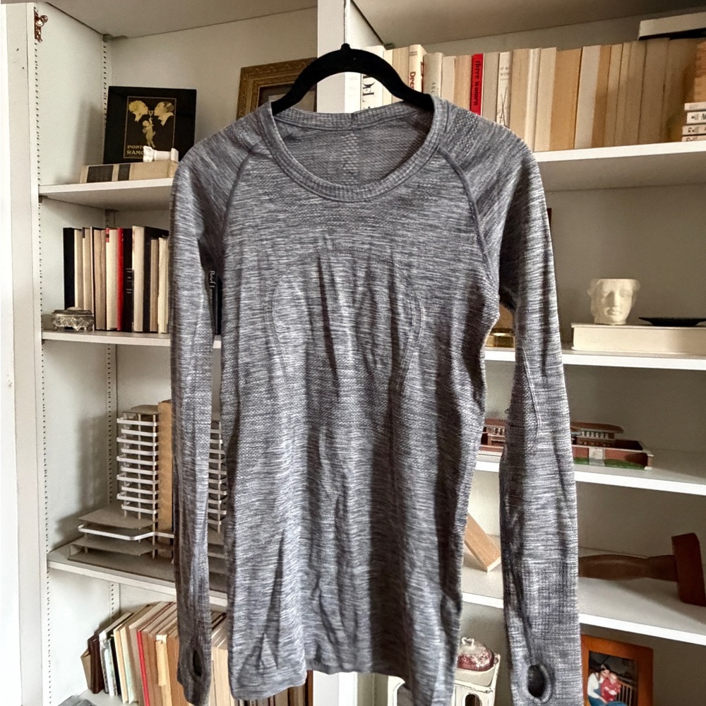 LULULEMON athletica Heathered Gray Long Sleeve Undershirt